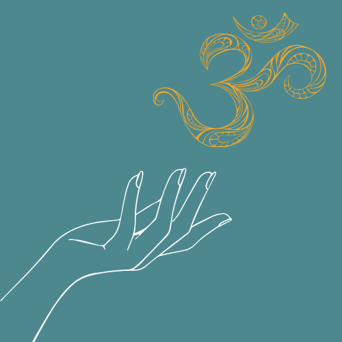 Eine geöffnete Hand streckt sich nach dem Om-Symbol in goldener Schrift aus.